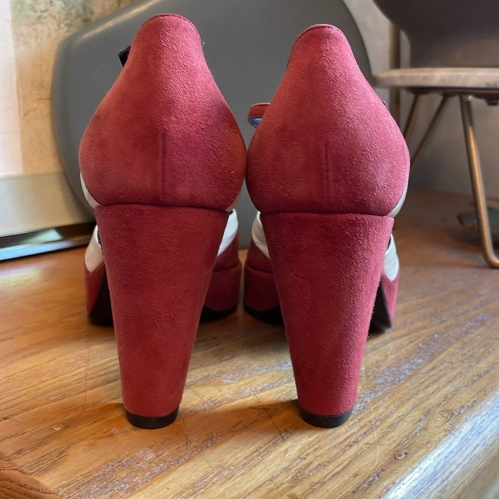 🥠 NWOT Pollini red and cream, t-strap, peep toe, suede and leather vintage look
